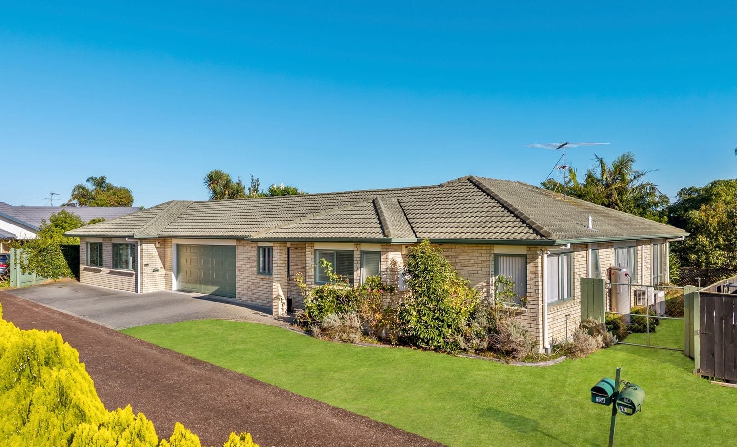 Castlehill Court, Auckland — dual-income brick-and-tile investment